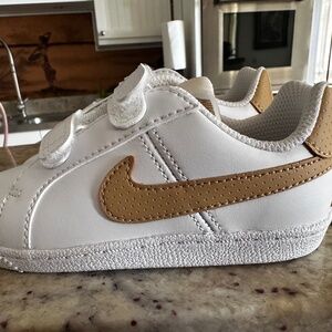 Nike toddler 9